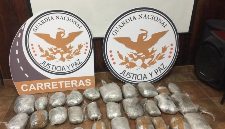 Personal de la Guardia Nacional logró el aseguramiento de 27 paquetes de marihuana a un costado de la carretera Ensenada - El Chinero.