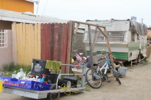 alimento para sus hijos de 6 años, 9 años y un bebe de 3 meses de edad.