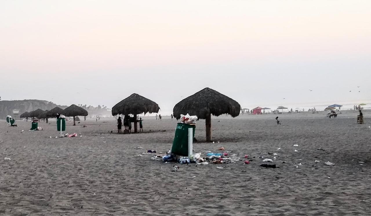 Basura en playas de rosarito