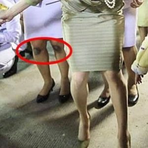 Tailandia arrodillada 2