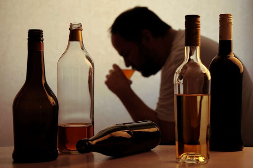 Bebidas alcoholicas, exceso , estudios