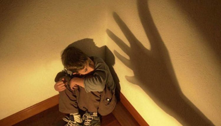 Violencia, maltrato infantil , golpes