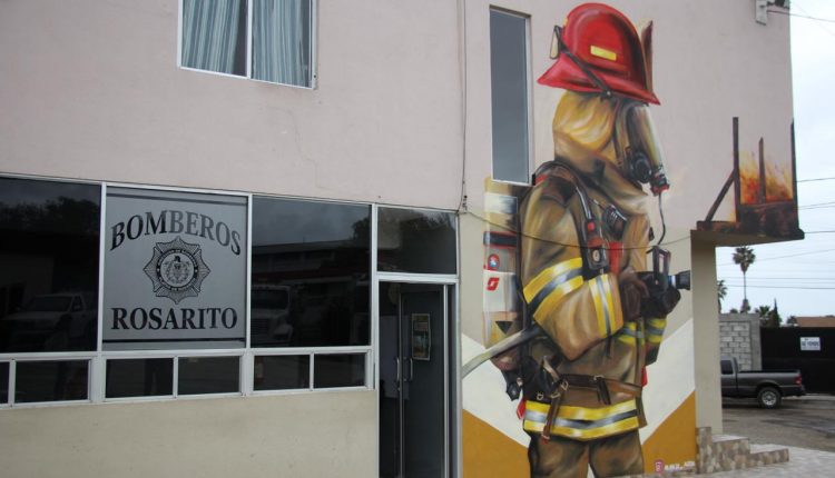 Muralista, bomberos, pinturas