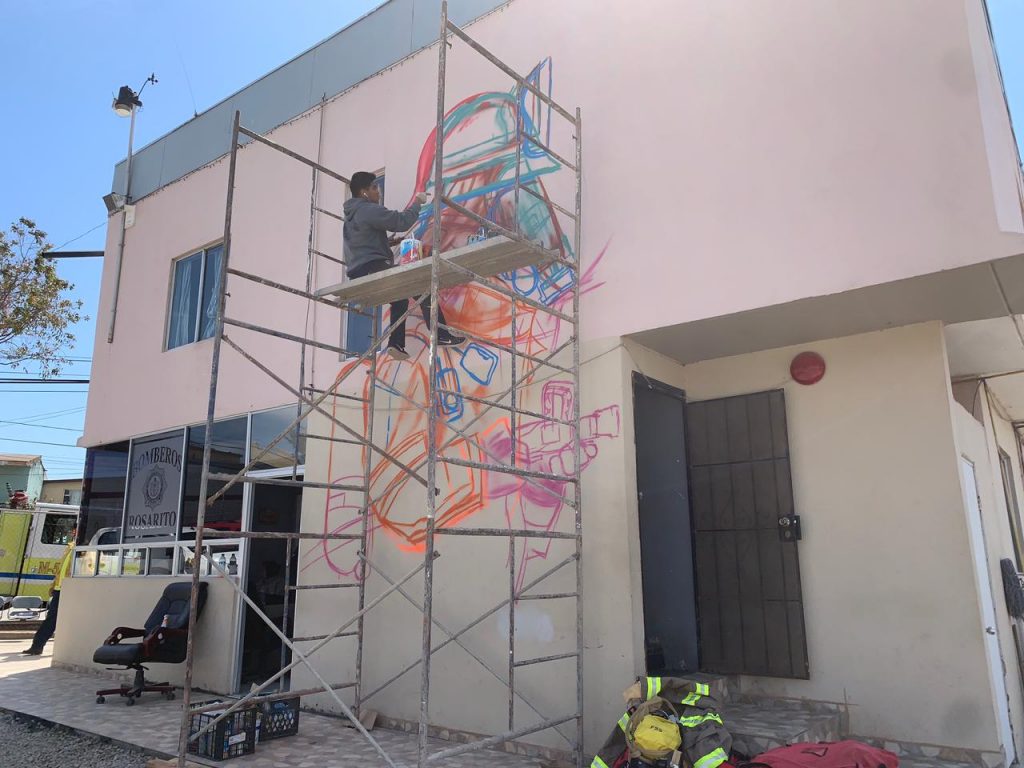 Muralista, bomberos, pinturas 