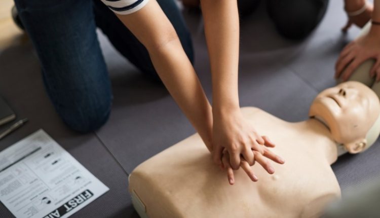 Primeros auxilios, Cruz Roja