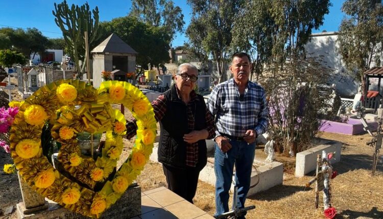 “Blanca Sarai nació con una infección y duró solamente 11 días. Ella fue gemela y este año se cumplen 18 años de su fallecimiento; mi otra nieta acaba de cumplir 18 años el pasado 5 de octubre”, compartió Doña Miroslava.