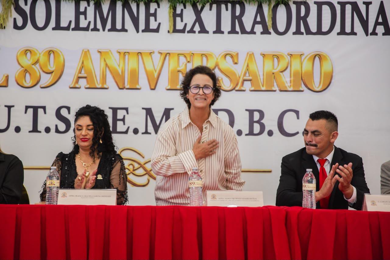 "Rocío Adame Muñoz en asamblea del Sindicato de Burócratas de Playas de Rosarito"
