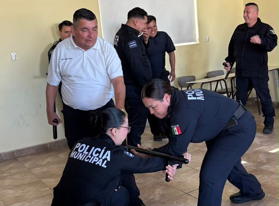 Elementos policiales participan en el programa de actualización teórica y práctica en Playas de Rosarito