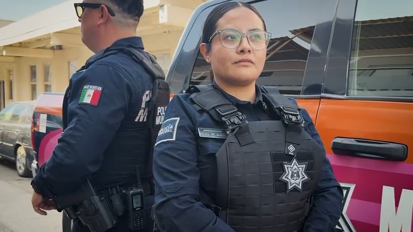 Integrantes de la corporación policial junto a las unidades entregadas en la Zona Centro. Foto: Ayuntamiento de Playas de Rosarito