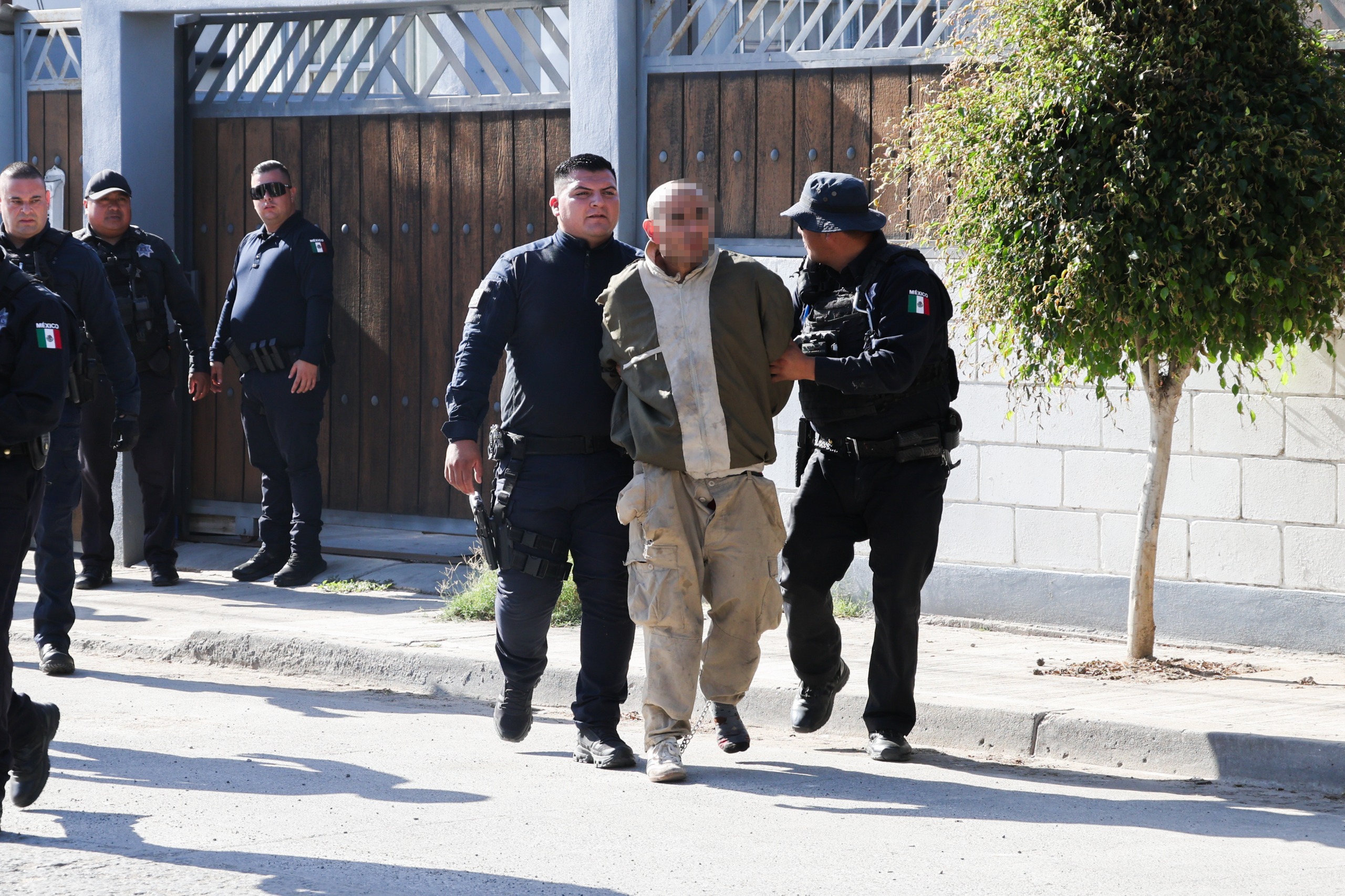 Operativo de la Policía Municipal y Bomberos en calle Huacatay de Playas de Rosarito