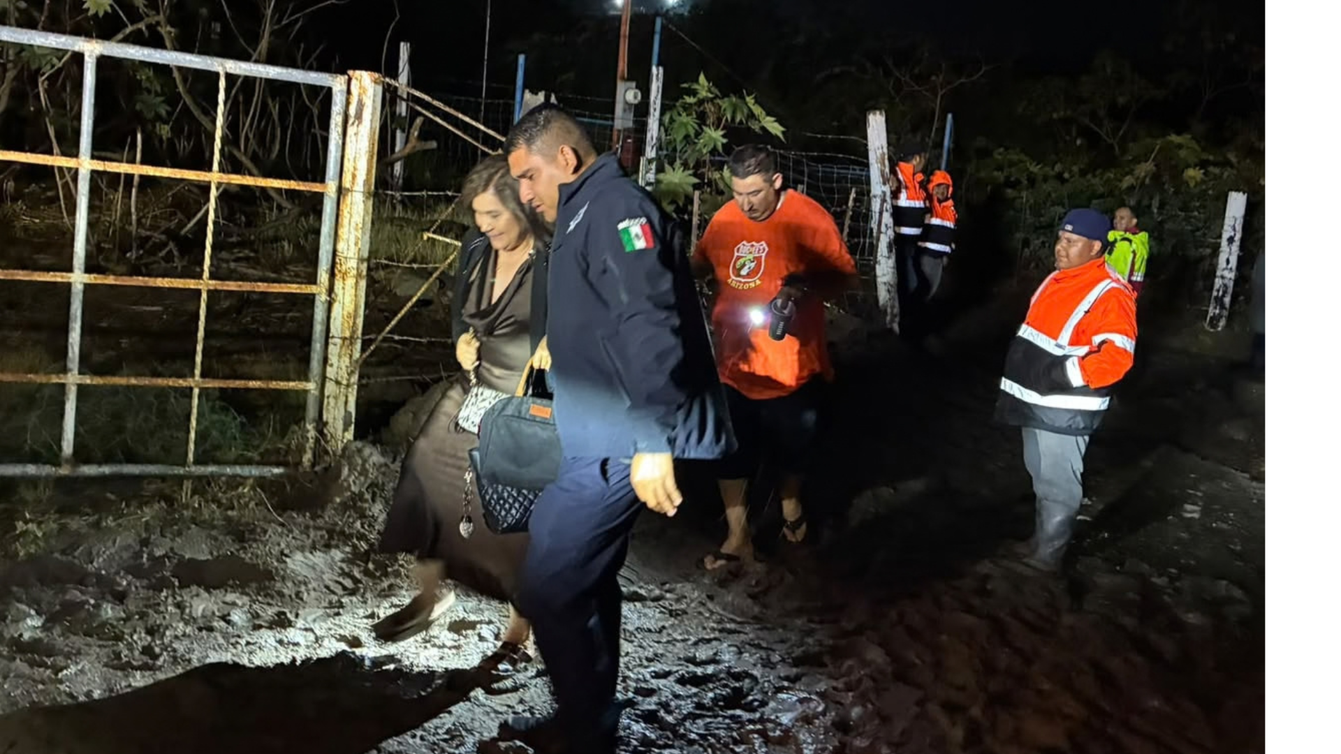 El operativo principal logró salvaguardar a 150 personas que permanecían incomunicadas dentro de un inmueble campestre
